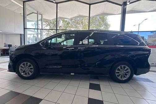 Midnight Black Metallic 2026 Toyota Sienna XLE