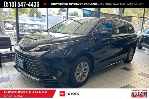 Midnight Black Metallic 2026 Toyota Sienna XLE