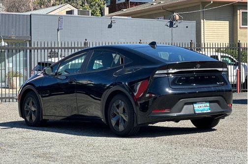 2025 Toyota Prius Plug-In Hybrid SE