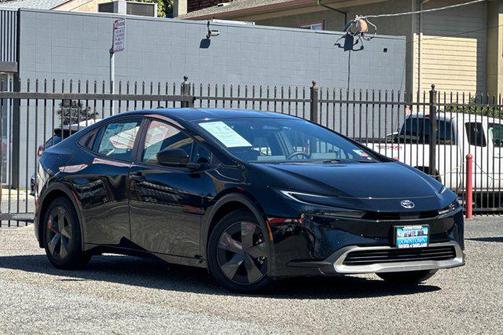 2025 Toyota Prius Plug-In Hybrid SE