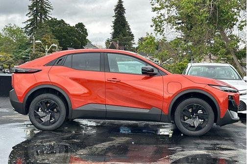 Habanero Orange Metallic 2026 Subaru Uncharted Premium FWD
