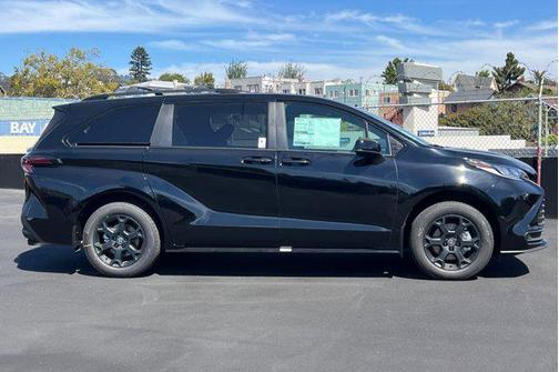2025 Toyota Sienna Woodland Edition