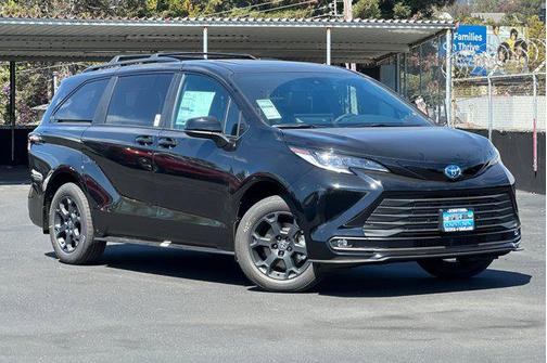 2025 Toyota Sienna Woodland Edition