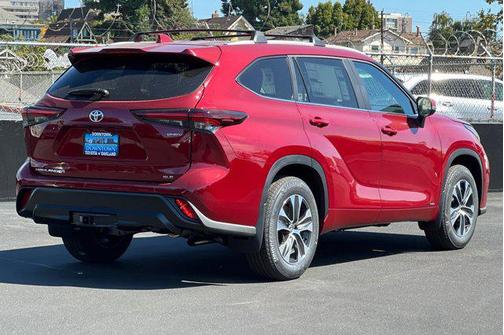 2025 Toyota Highlander Hybrid XLE