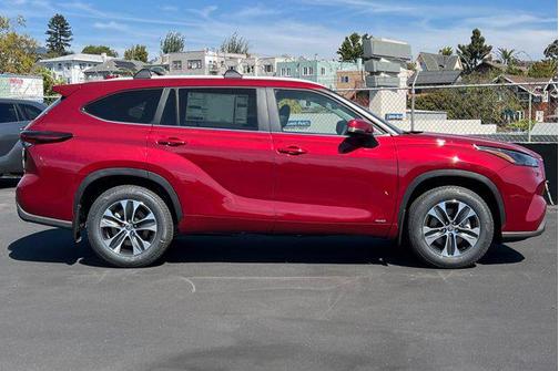 2025 Toyota Highlander Hybrid XLE
