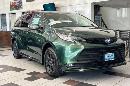 2025 Toyota Sienna Woodland Edition