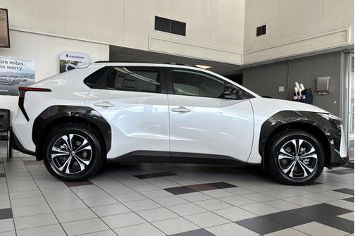 2025 Toyota bZ4X XLE