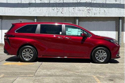 2024 Toyota Sienna XLE 7 Passenger