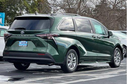 2025 Toyota Sienna XLE 8 Passenger