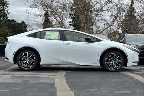 2025 Toyota Prius XLE