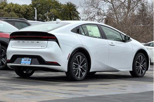 2025 Toyota Prius XLE
