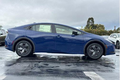 2025 Toyota Prius LE