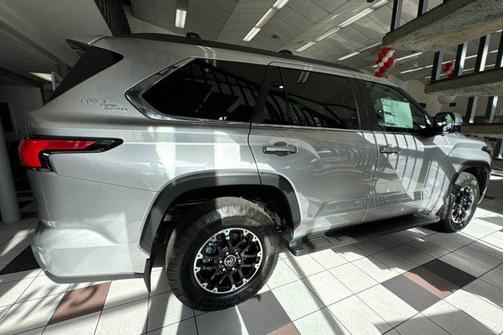 2024 Toyota Sequoia SR5