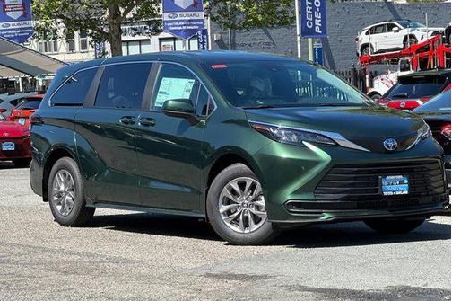 2025 Toyota Sienna LE
