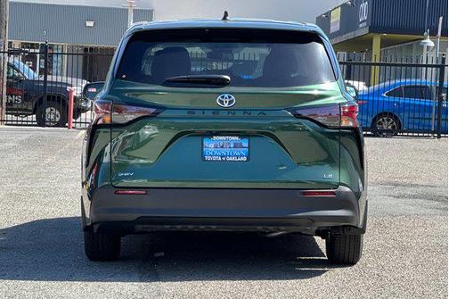 2025 Toyota Sienna LE