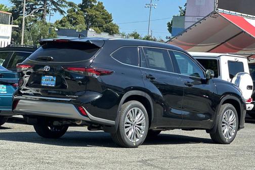 Midnight Black Metallic 2026 Toyota Highlander Hybrid Platinum