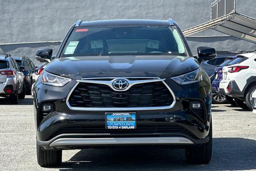 Midnight Black Metallic 2026 Toyota Highlander Hybrid Platinum
