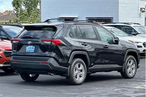 2025 Toyota RAV4 Hybrid LE