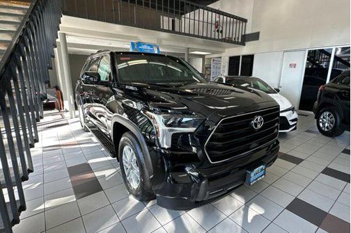 2025 Toyota Sequoia SR5