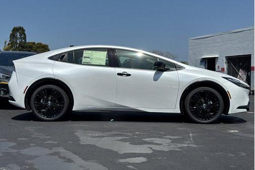 2025 Toyota Prius L