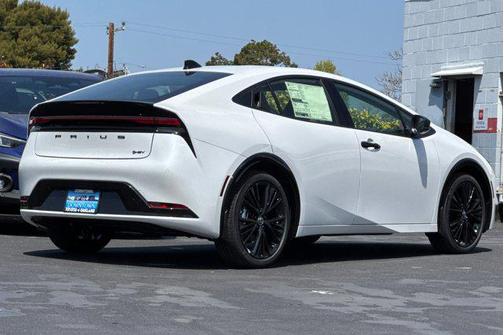 2025 Toyota Prius L