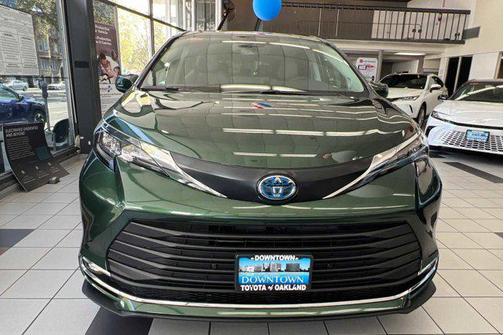 2024 Toyota Sienna XLE 8 Passenger