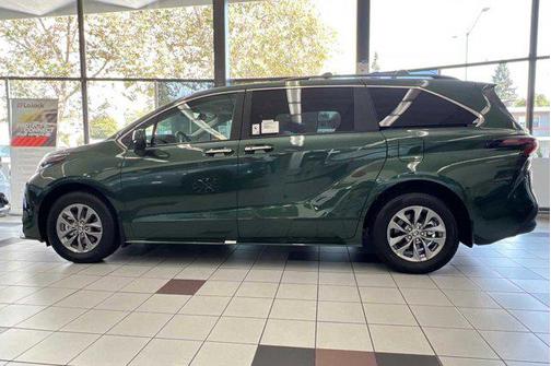 2024 Toyota Sienna XLE 8 Passenger