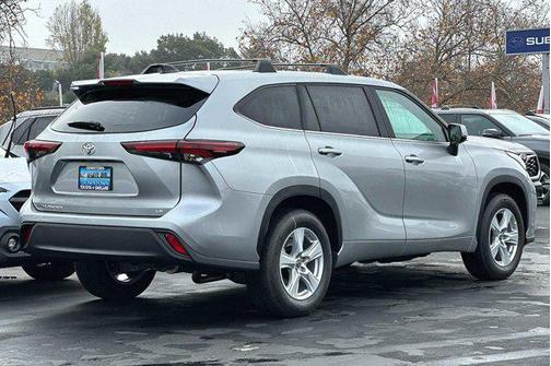 2024 Toyota Highlander LE