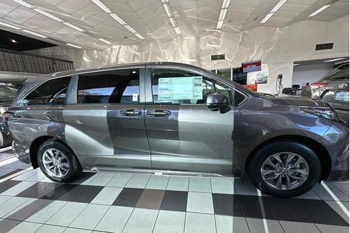 2024 Toyota Sienna XLE 7 Passenger