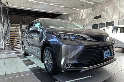 2024 Toyota Sienna XLE 7 Passenger
