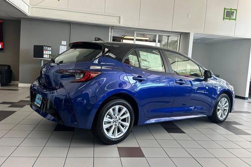 Blue Crush Metallic/Midnight Black Metallic 2026 Toyota Corolla SE
