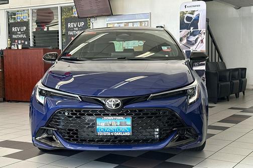 Blue Crush Metallic/Midnight Black Metallic 2026 Toyota Corolla SE