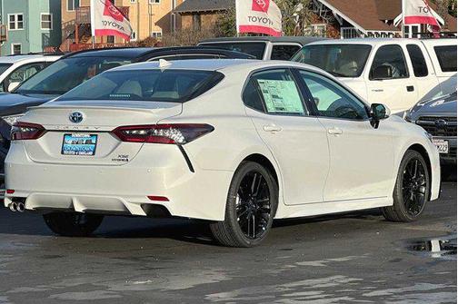 2024 Toyota Camry Hybrid SE