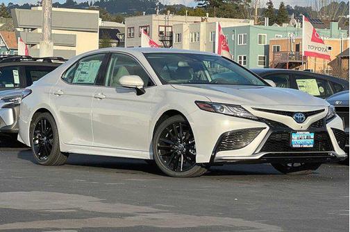 2024 Toyota Camry Hybrid SE
