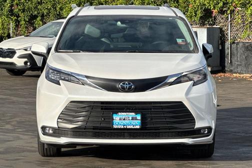 Wind Chill Pearl 2026 Toyota Sienna XLE