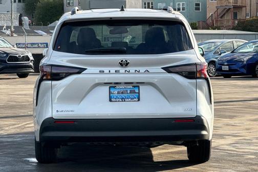 Wind Chill Pearl 2026 Toyota Sienna XLE
