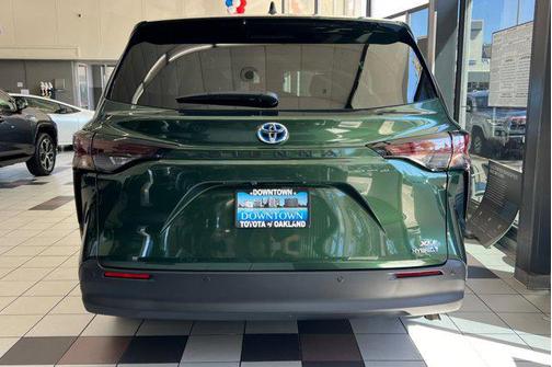 2024 Toyota Sienna XLE 8 Passenger