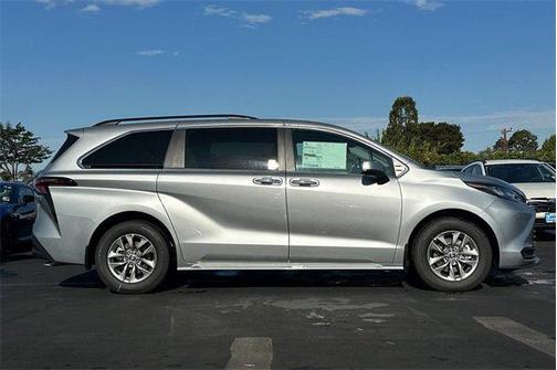 2025 Toyota Sienna XLE