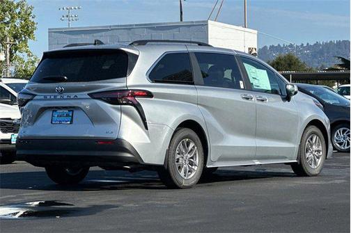 2025 Toyota Sienna XLE
