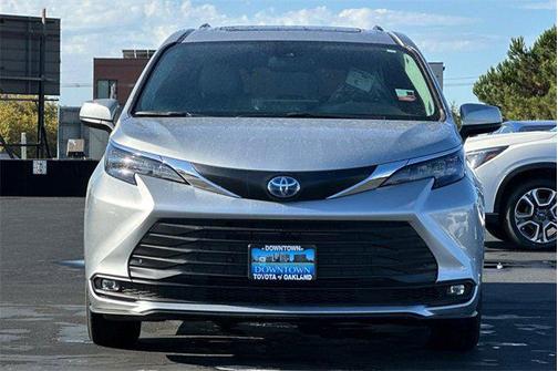 2025 Toyota Sienna XLE