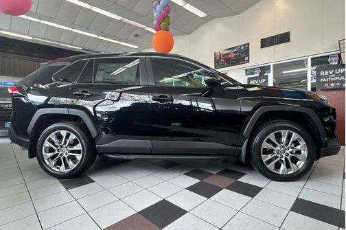 2025 Toyota RAV4 XLE Premium