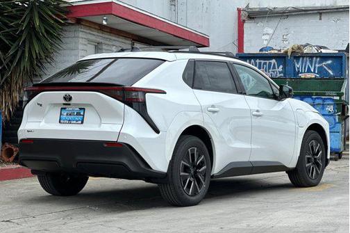 Wind Chill Pearl 2026 Toyota bZ XLE Plus