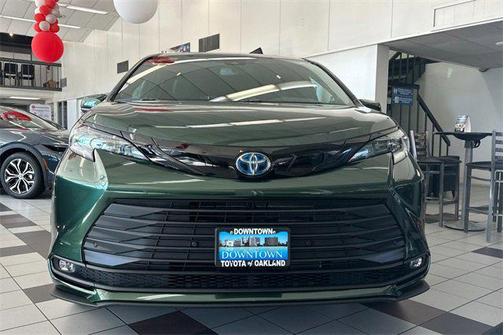 2025 Toyota Sienna Woodland Edition