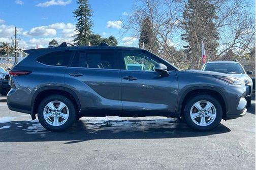 2024 Toyota Highlander Hybrid LE