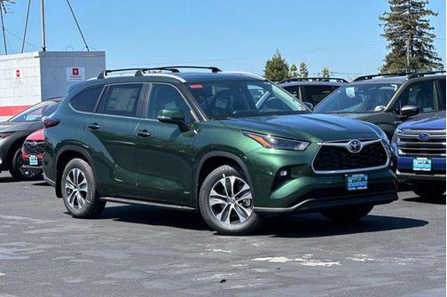 2025 Toyota Highlander Hybrid XLE