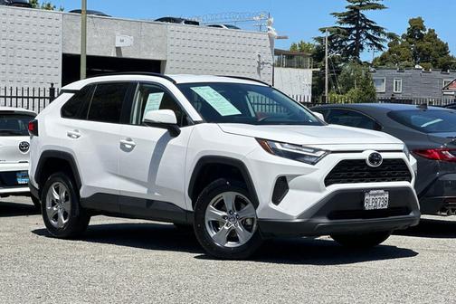 Ice Cap 2024 Toyota RAV4 XLE
