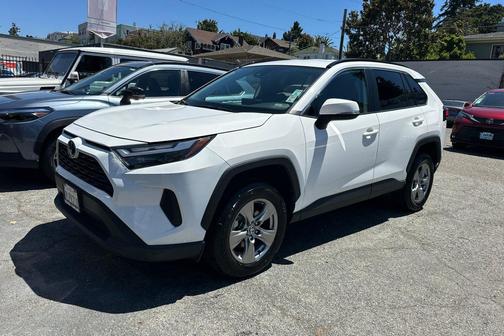 Ice Cap 2024 Toyota RAV4 XLE