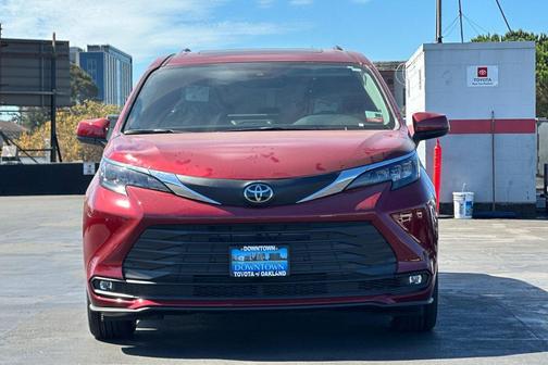 Ruby Flare Pearl 2026 Toyota Sienna XLE