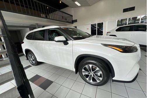 2025 Toyota Highlander XLE