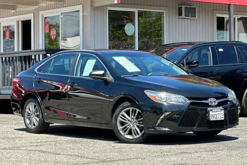 Midnight Black Metallic 2016 Toyota Camry SE